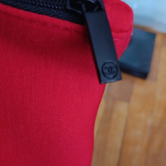 CHANEL Red Cosmetic Pouch with Black Bag - Picture 4 of 5